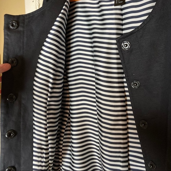 H&M Black Jacket/Blazer Ruffle Accent Sz 8 - Picture 4 of 8